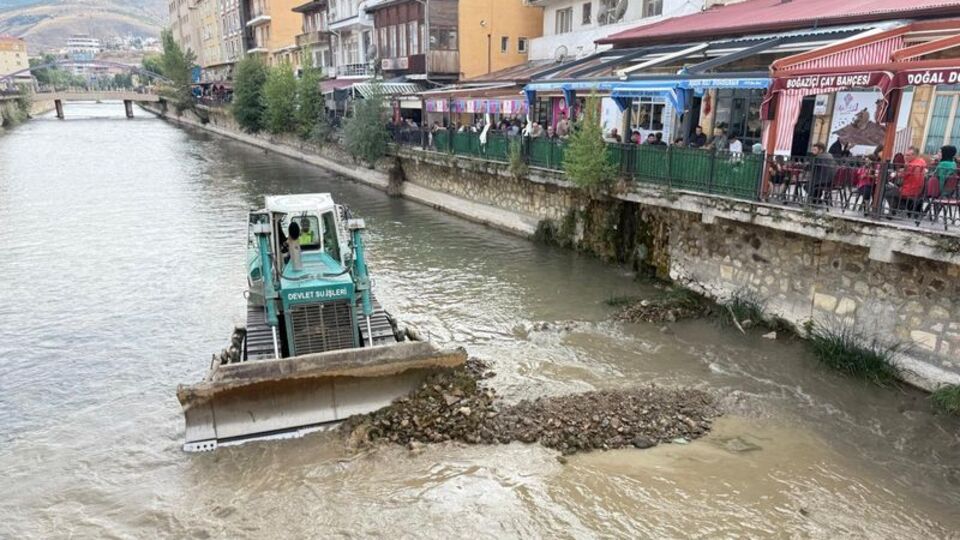 Çoruh Nehri'nde rüsubat temizliği yapıldı