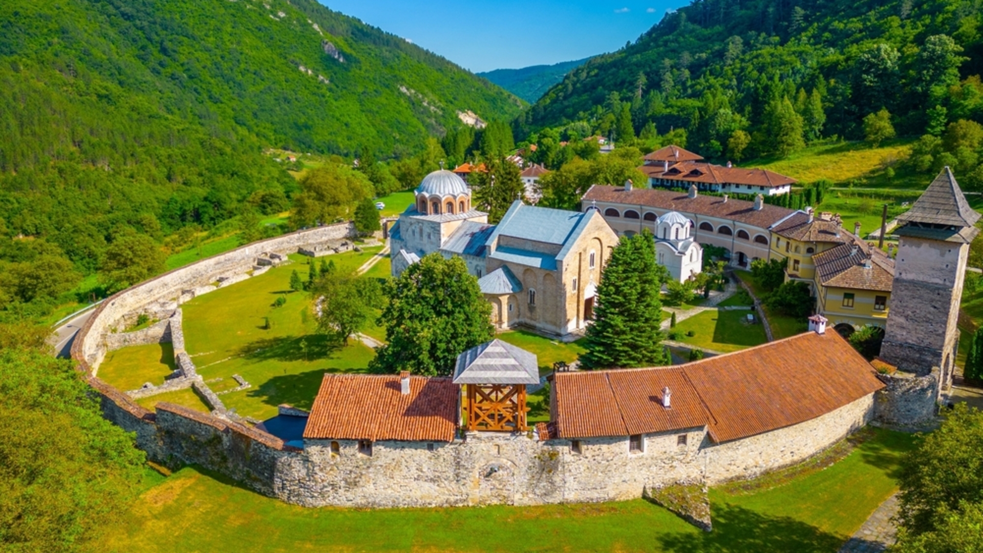 UNESCO'nun Saklı Cennetleri: Terk Edilmiş Köylerden Tropik Kaçış Noktalarına Doğa Harikaları