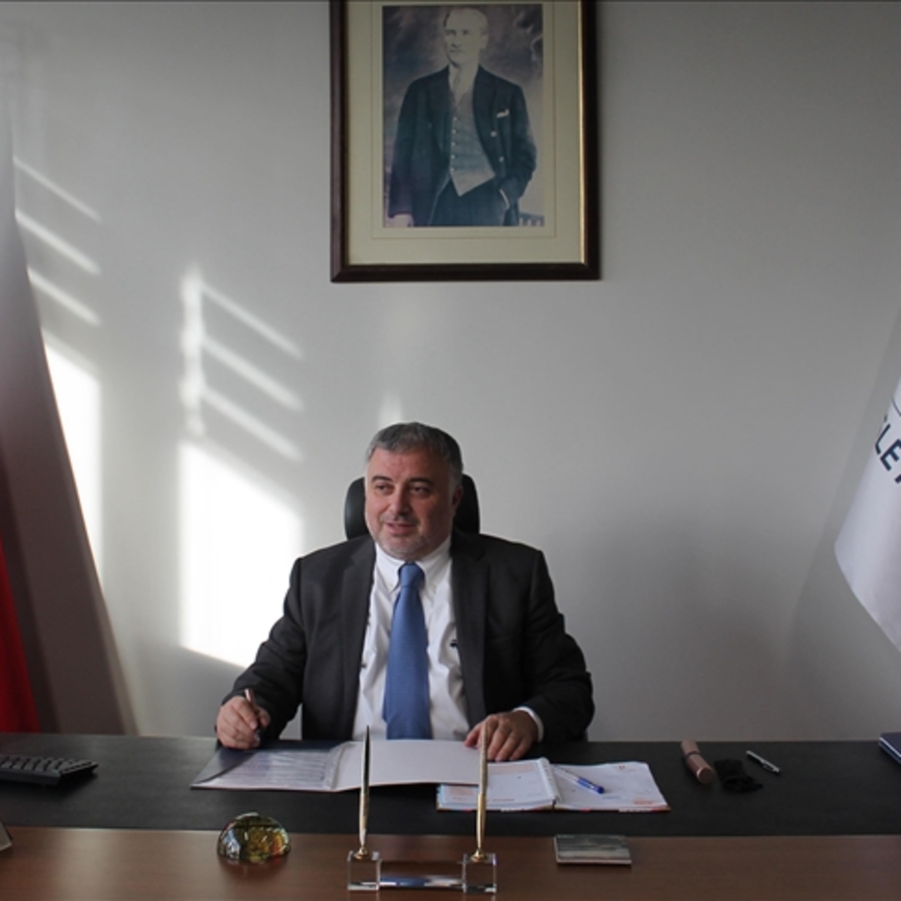 Mehmet Emin Okur kimdir?