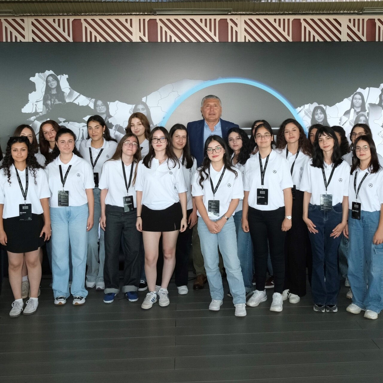Mercedes-Benz Türk’ten 21 yılda 20 bin burs