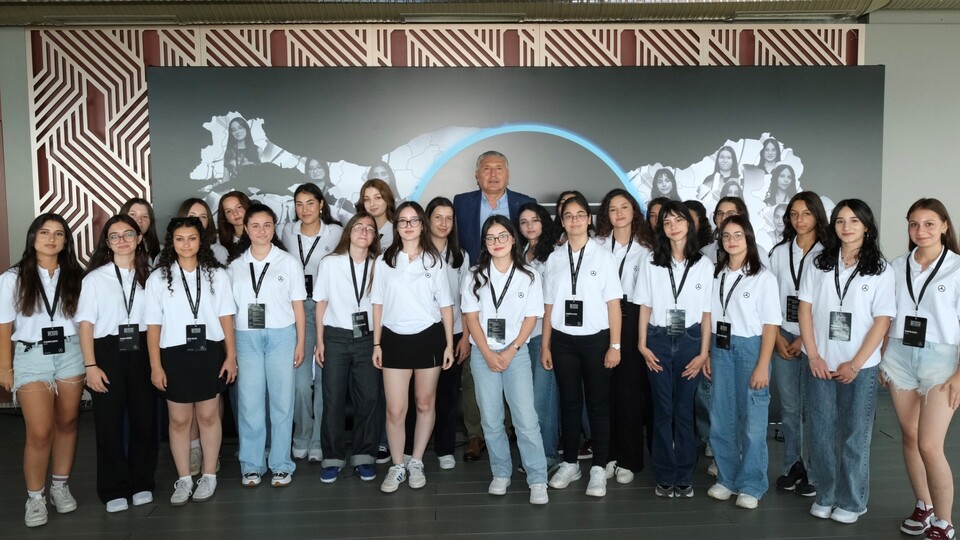Mercedes-Benz Türk'ten 21 yılda 20 bin burs