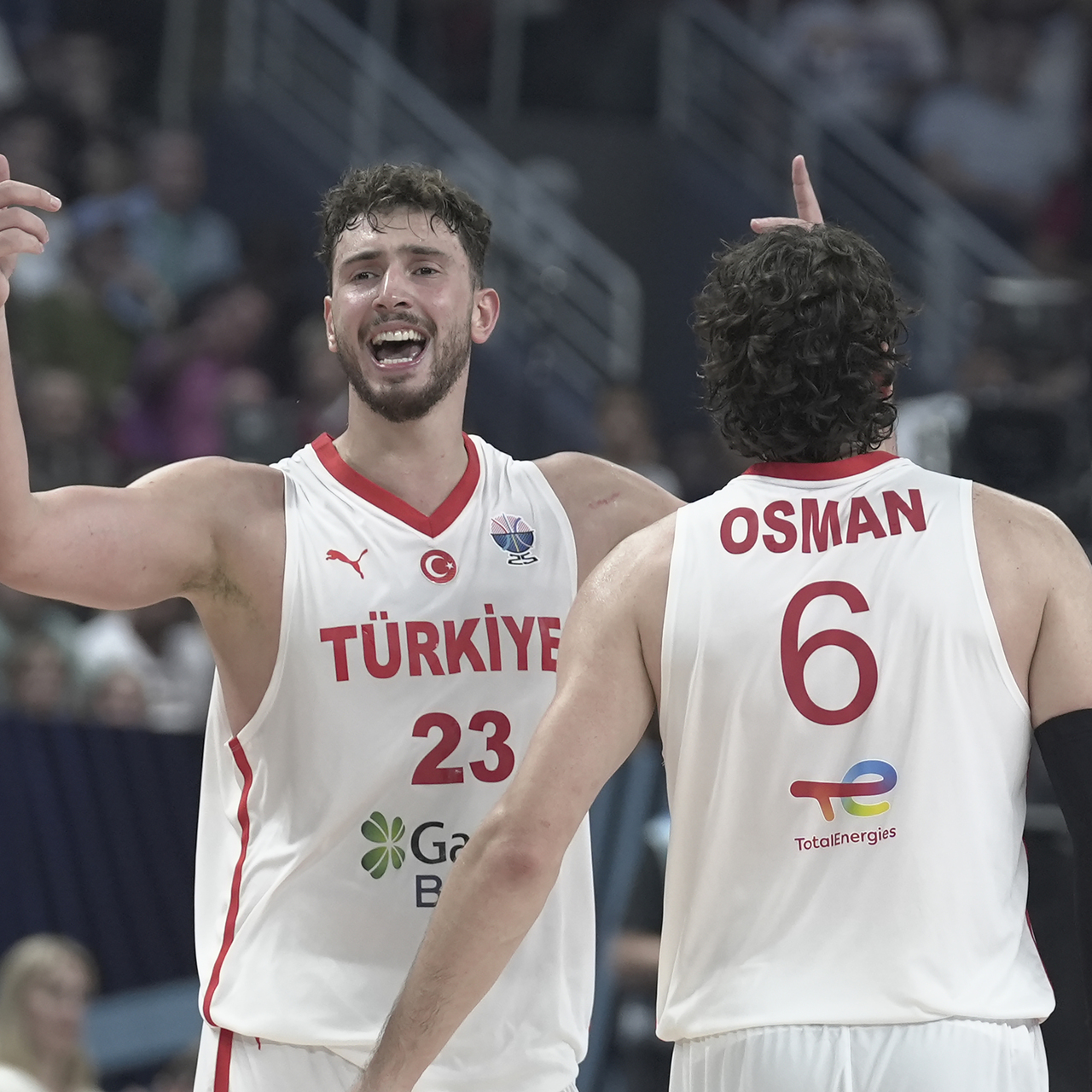 12 Dev Adam çeyrek finalde!