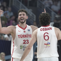 12 Dev Adam çeyrek finalde!