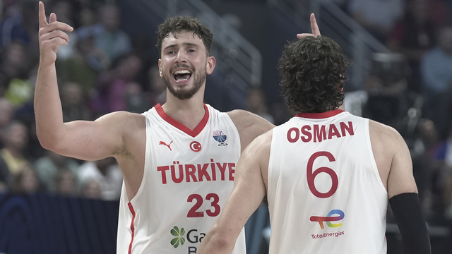 12 Dev Adam çeyrek finalde!