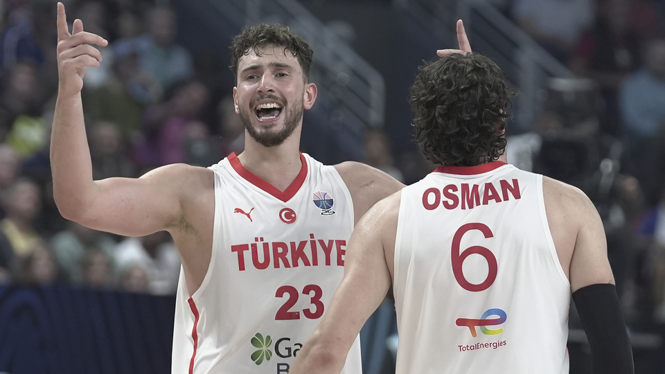 12 Dev Adam çeyrek finalde!