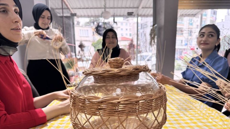 Depremzede kadınlara "Hünerhane Atölyeleri"