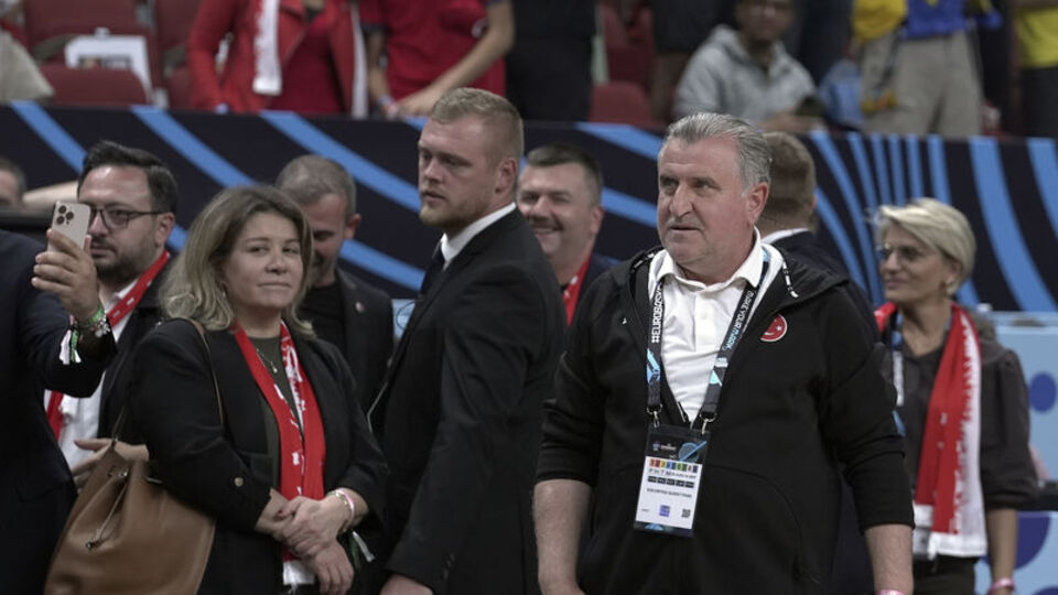 Bakan Bak'tan 12 Dev Adam'a tebrik!