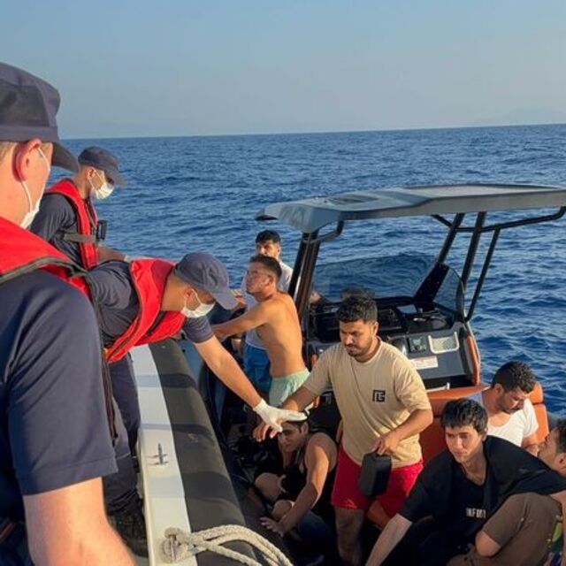 Muğla'da 17 düzensiz göçmen kurtarıldı