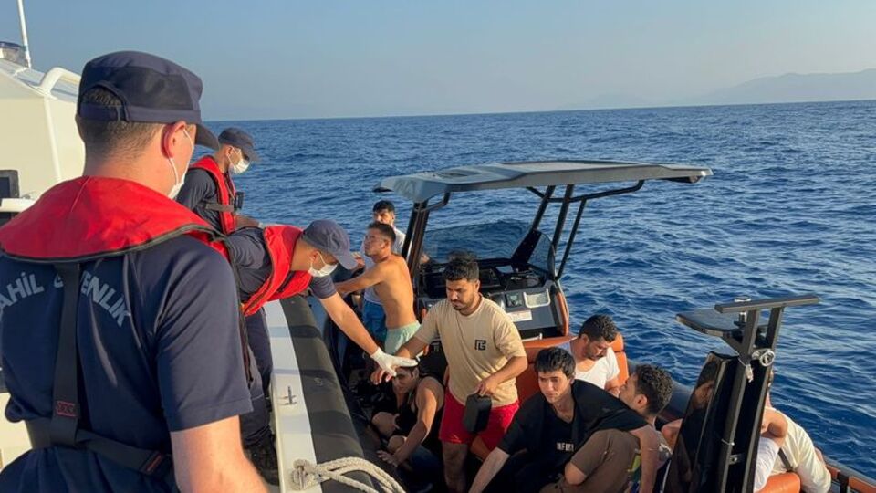 Muğla'da 17 düzensiz göçmen kurtarıldı