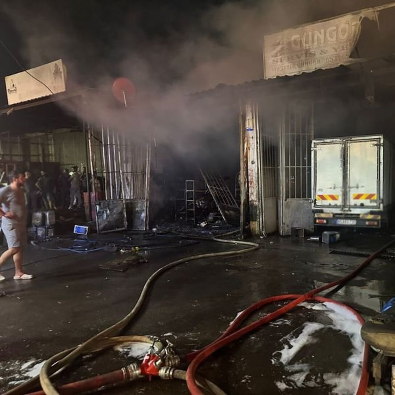 İzmir'de sanayi sitesinde yangın