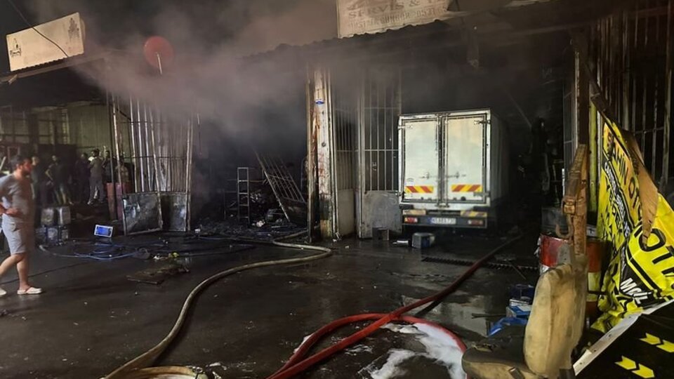 İzmir'de sanayi sitesinde yangın