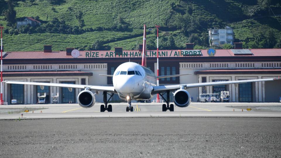 Uçaklarda 'ücretsiz su' zorunluluğu