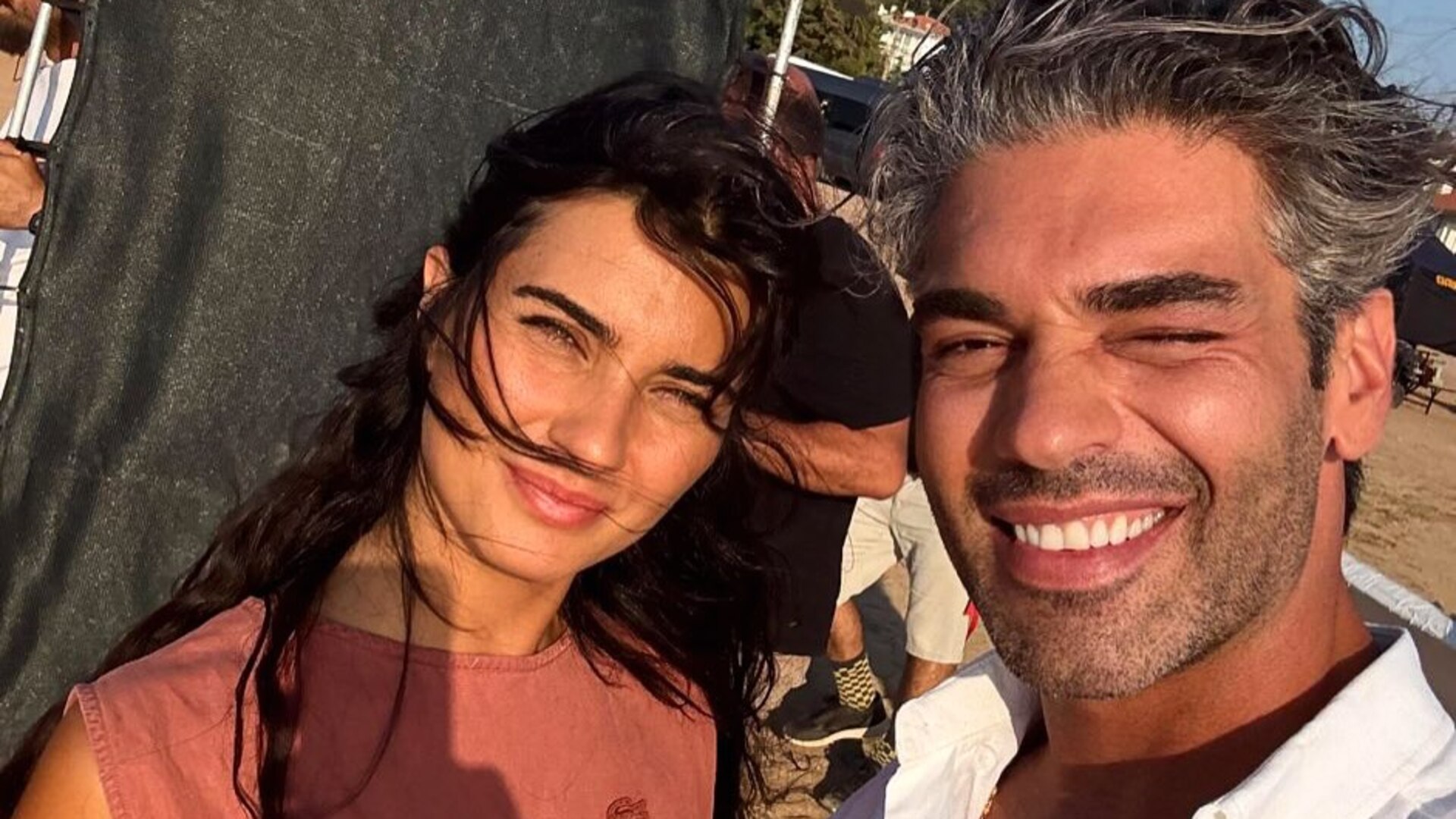 Tuba Büyüküstün ve Şükrü Özyıldız'dan Aşk İddialarına Sert Tepki: 'Gerçek Dışı'