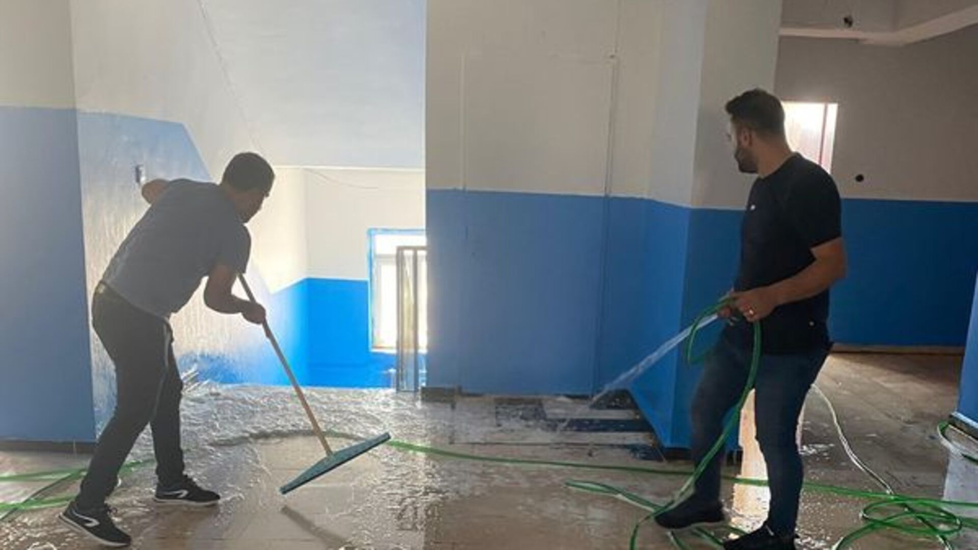 Öğretmenlerden Örnek Davranış: Okullarını Baştan Yaratmak İçin Kolları Sıvadılar!