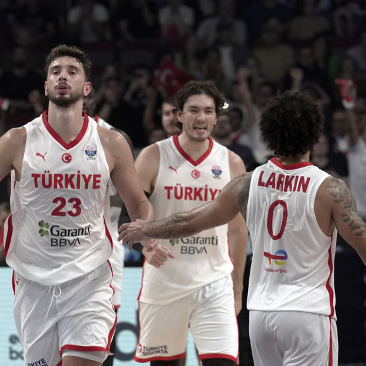 12 Dev Adam, yarı final için parkede!