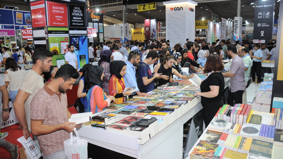 Kitap fuarları edebiyat rüzgarı estirecek