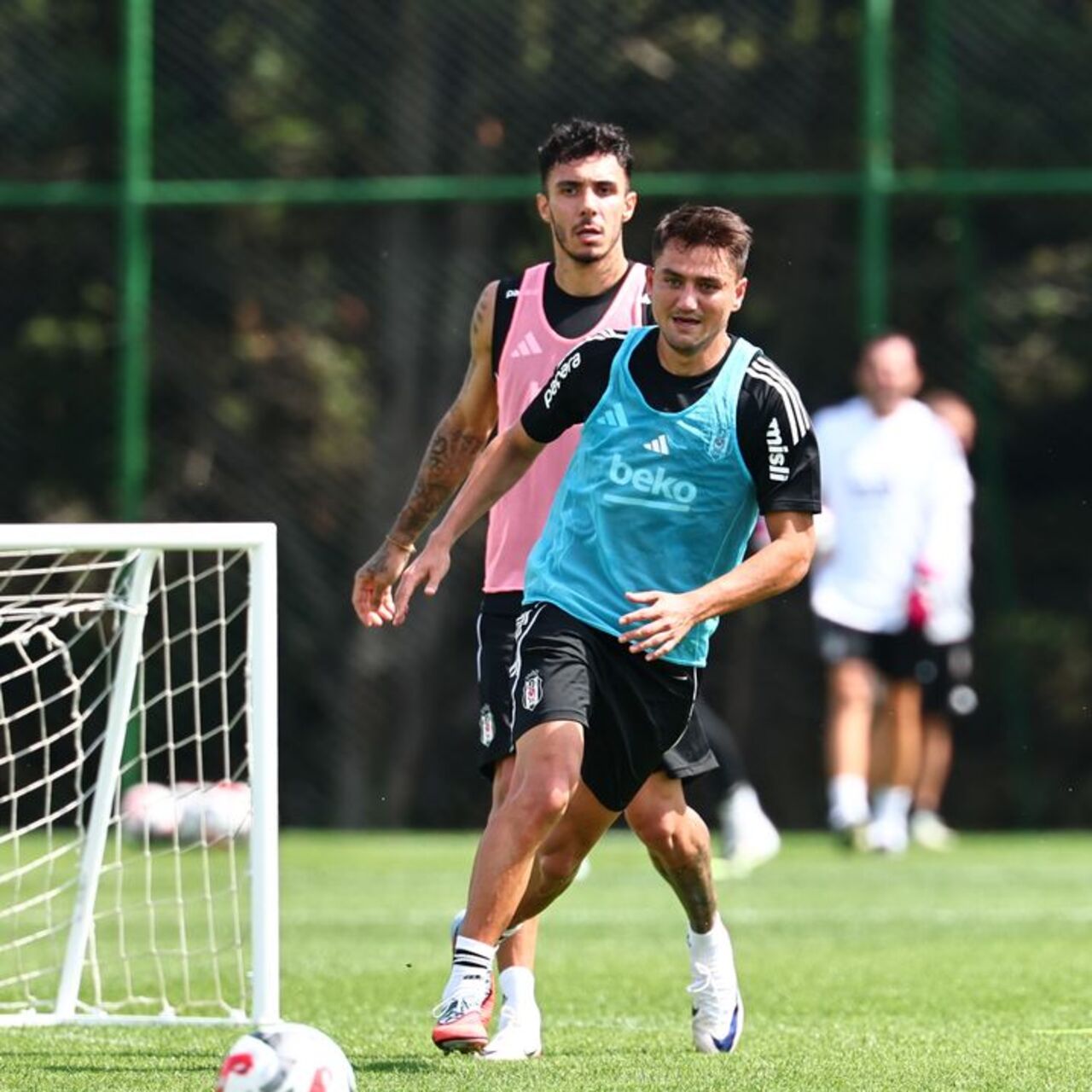 Cengiz Ünder sahaya indi!