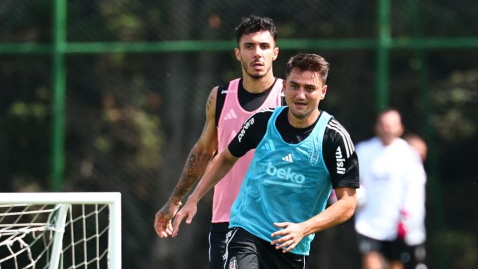 Cengiz Ünder sahaya indi!