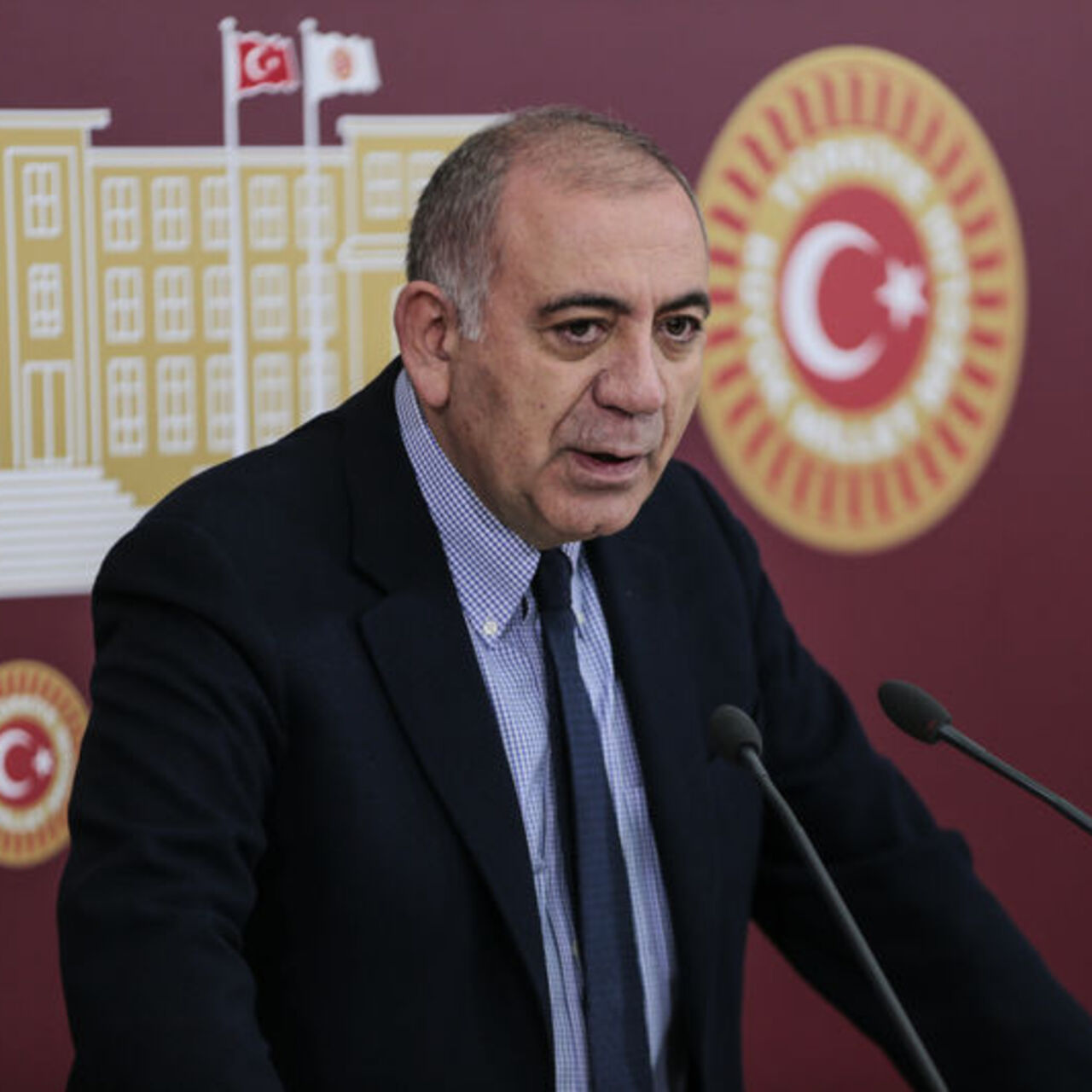 Gürsel Tekin, il başkanlığına geldi