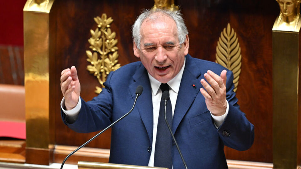 Fransa'da hükümet düştü