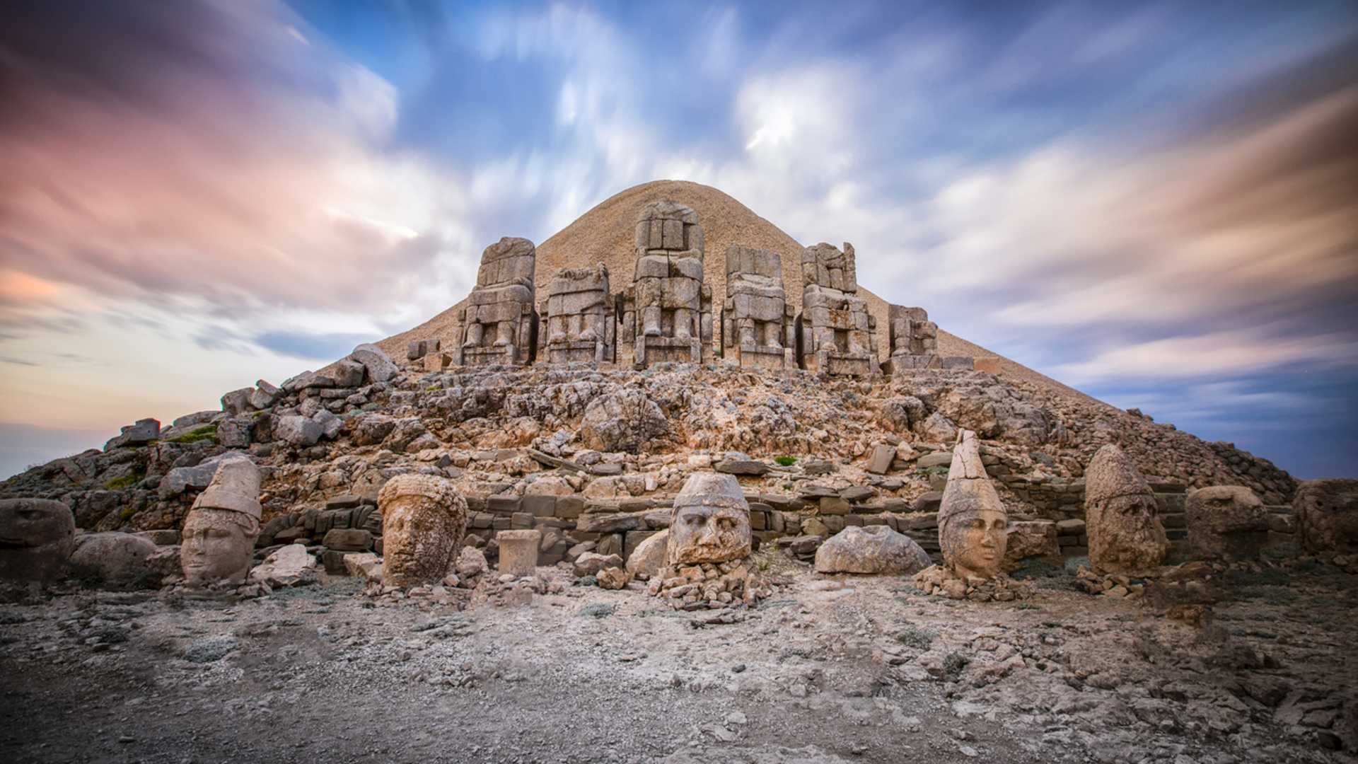 Nemrut Dağı: Dünyanın 8. Harikası mı? İşte Gizemli Tepede Saklı Kalanlar!