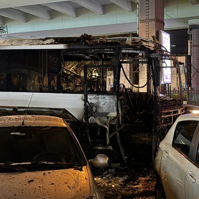 Şişli'de tur otobüsü alev alev yandı