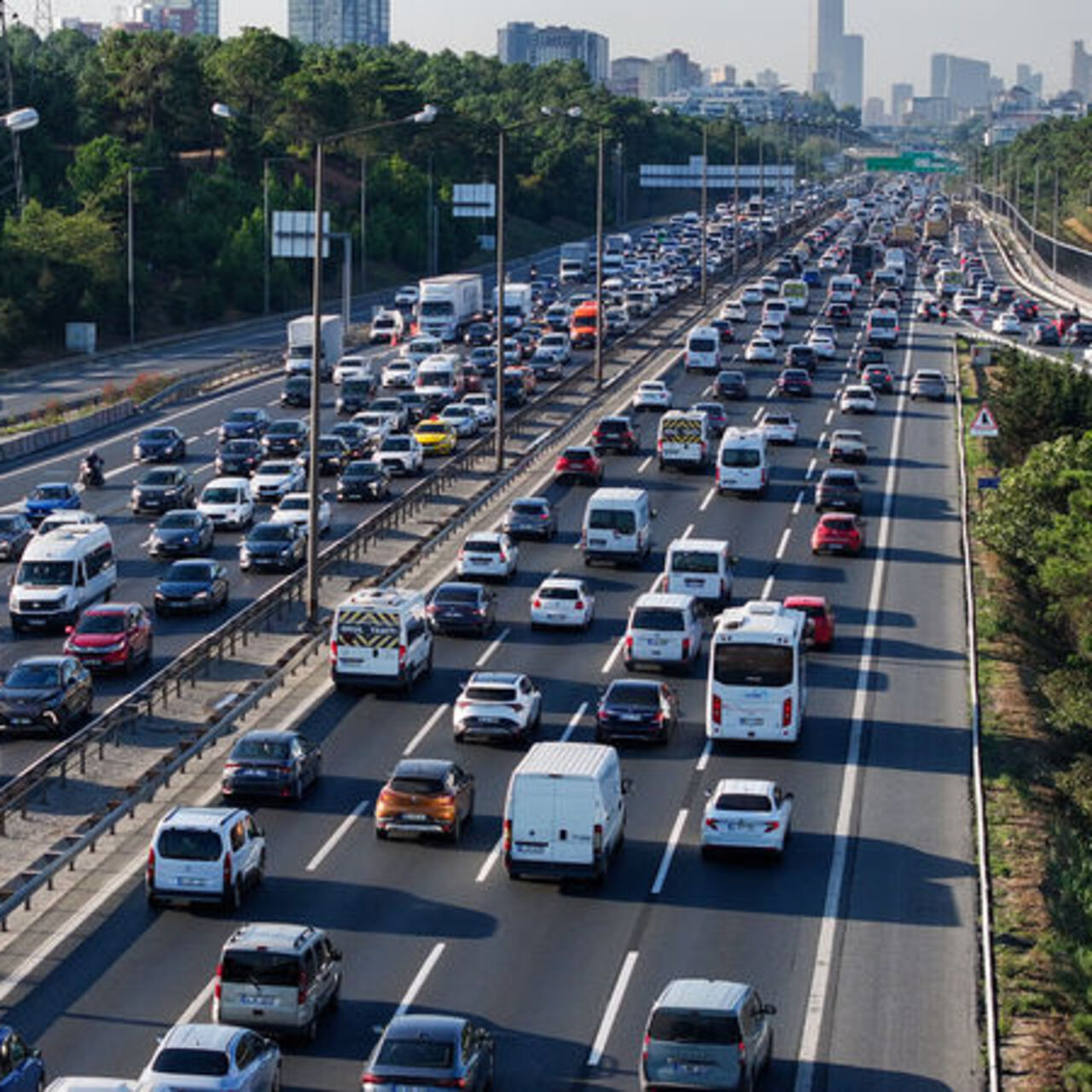 Okulların ikinci gününde trafik yoğun