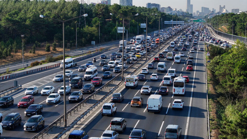 Okulların ikinci gününde trafik yoğun