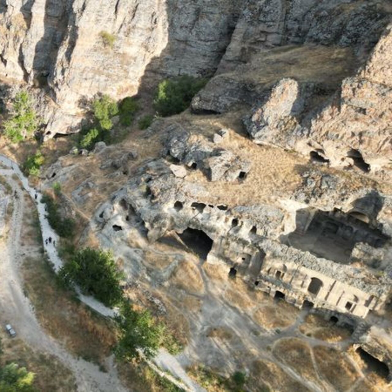 Üstü cami, altı kilise! İdare merkezi olarak kullanılmış