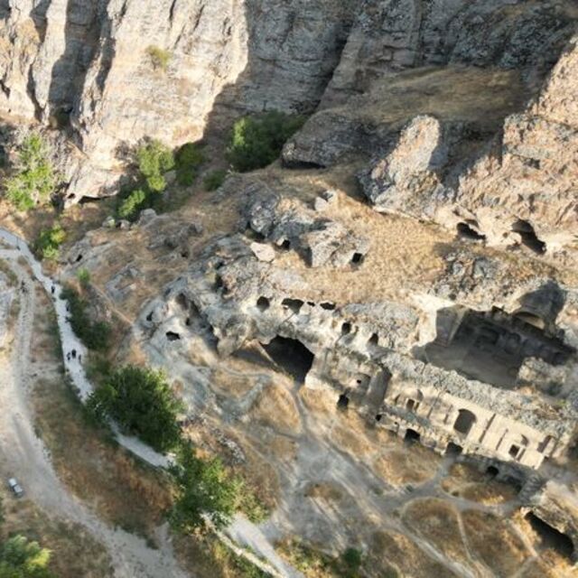 Üstü cami, altı kilise! İdare merkezi olarak kullanılmış