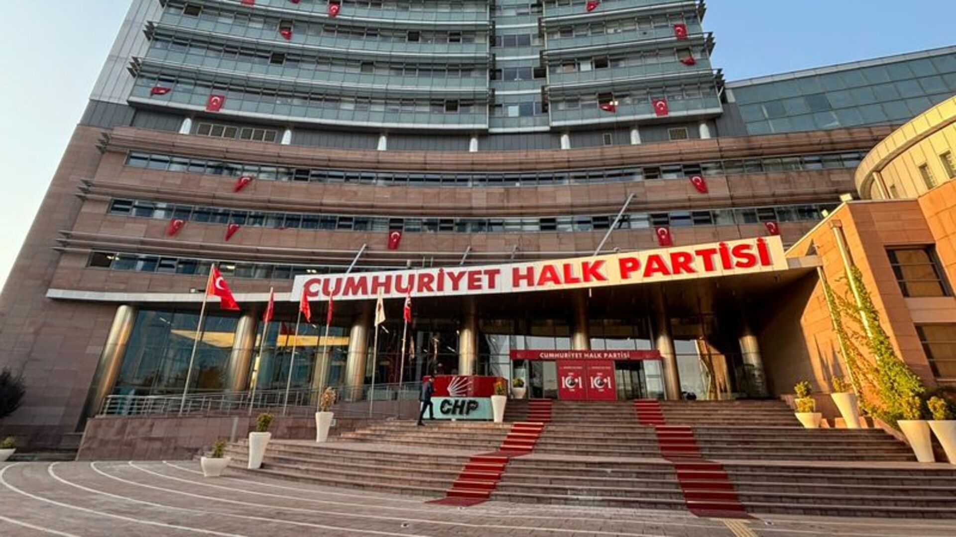 CHP'de Kritik Viraj: İşte Olası Senaryolar ve Merak Edilen Tüm Detaylar!
