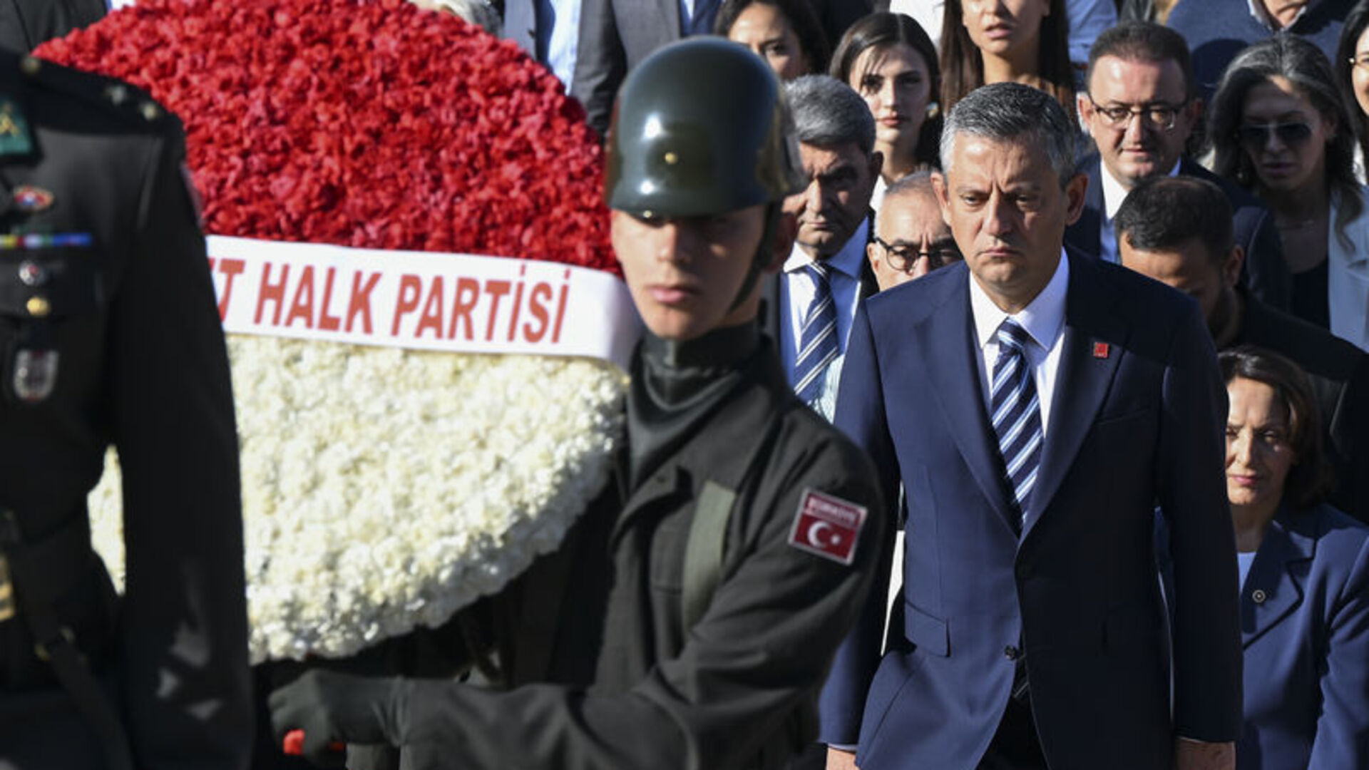CHP Heyeti Anıtkabir'de: 19 Mayıs Ruhuyla Milli Birlik Vurgusu