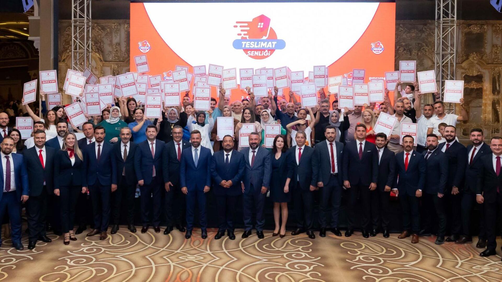 Birevim, İzmir'de Taahhütlerini Yerine Getirdi: 2.500 Konut Teslim Edildi!