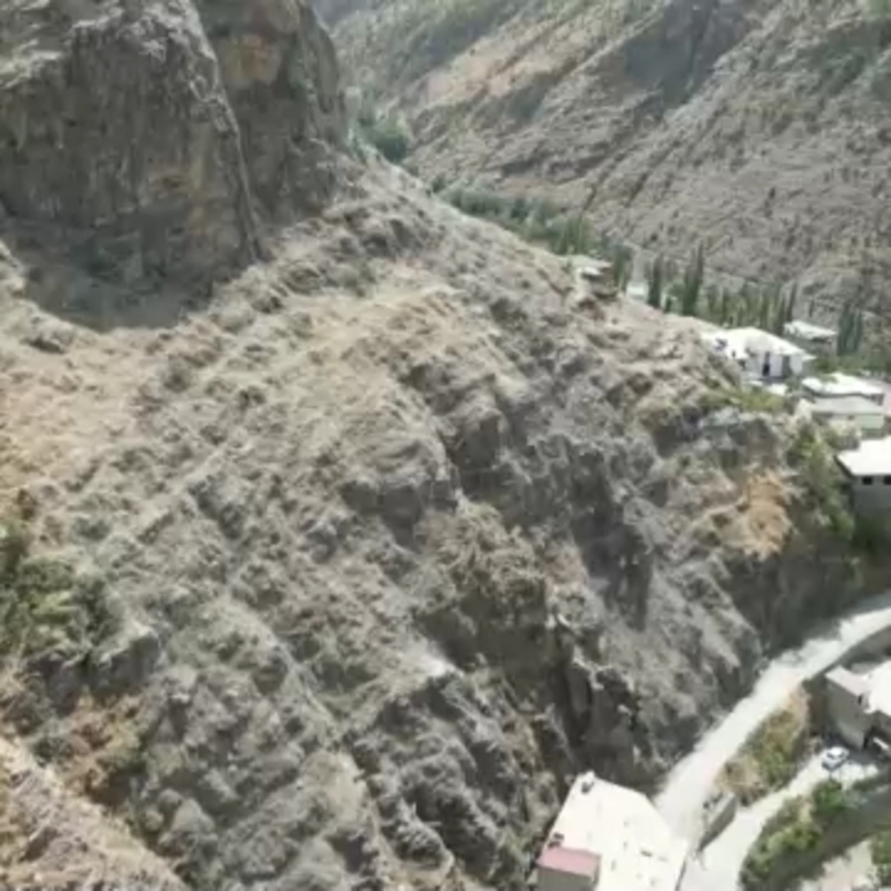 Şırnak'ta mahalleye "çelik ağlı" koruma