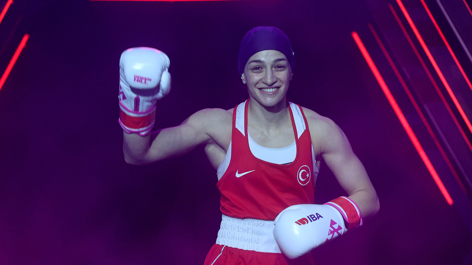 Buse Naz Çakıroğlu çeyrek finalde!