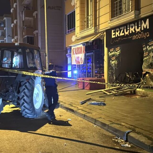 Esnaf kavgasında traktörle dükkana daldı: 3 yaralı