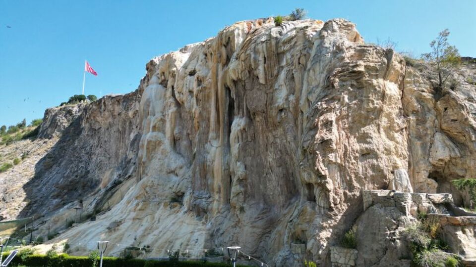 Depremin ardından ortaya çıkmış! 86 yılda oluştu