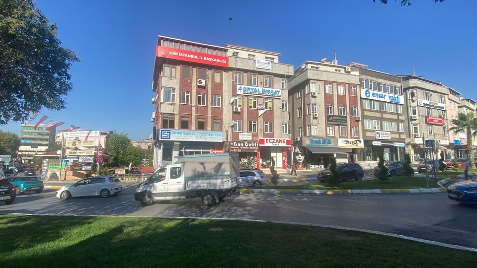 CHP'de yeni adrese il başkanlığı yazısı asıldı