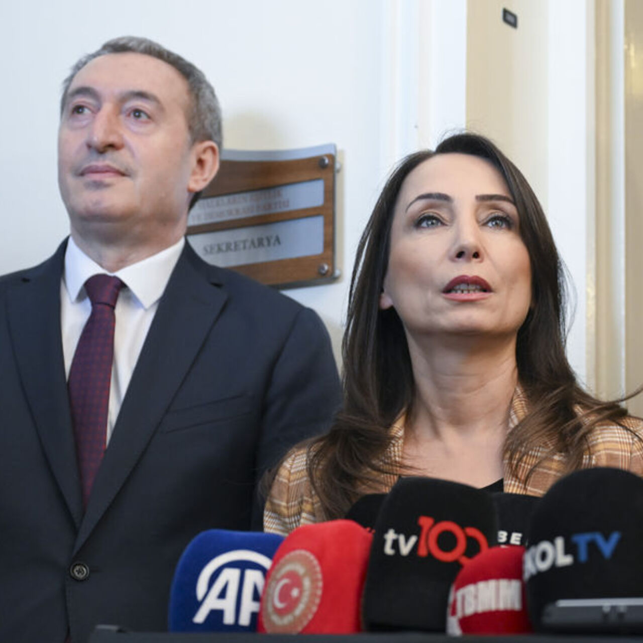 DEM Eşbaşkanlarından Özel'e ziyaret