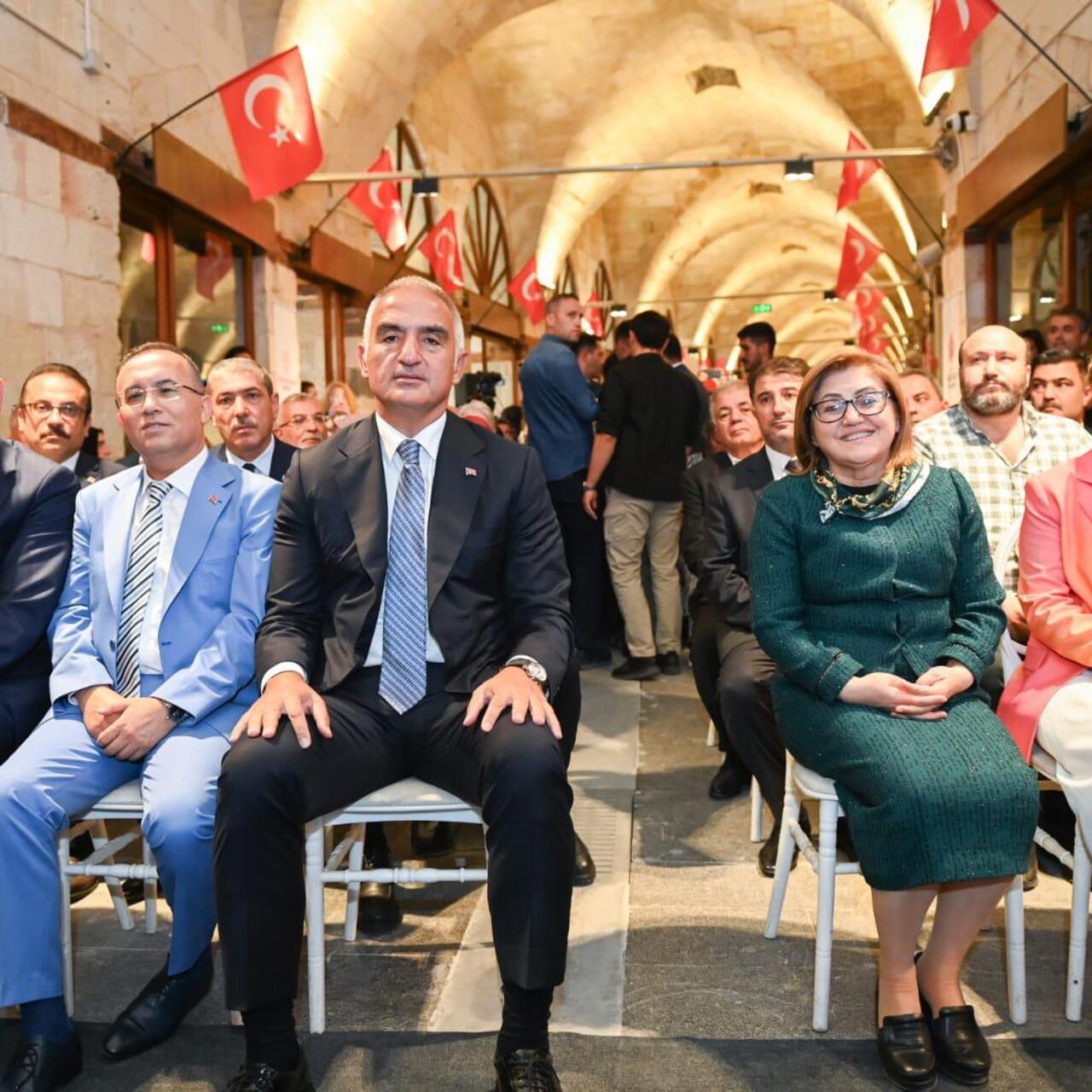 Depremde zarar gören yerler yeniden hayat buldu