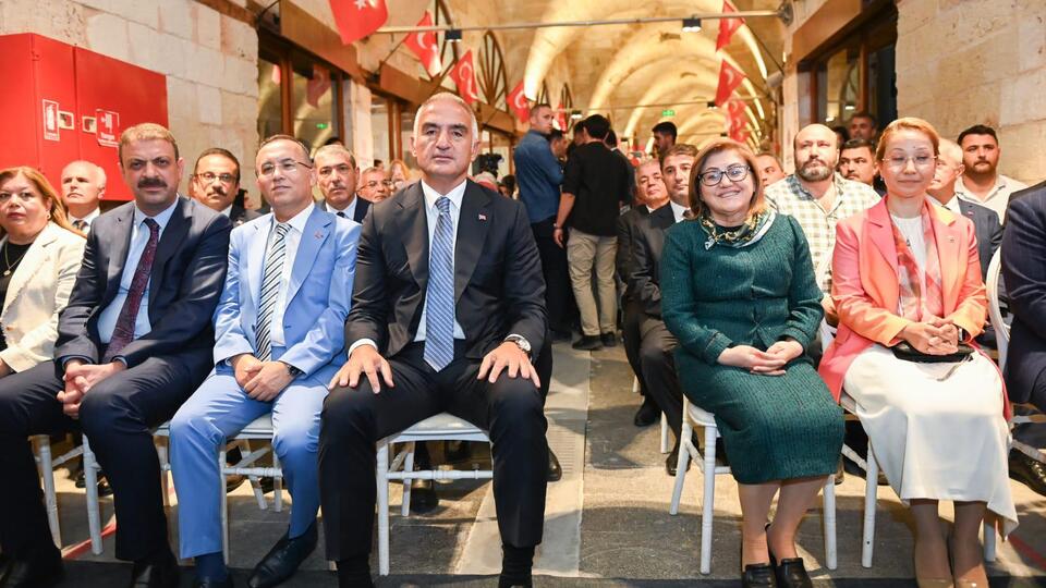 Depremde zarar gören yerler yeniden hayat buldu