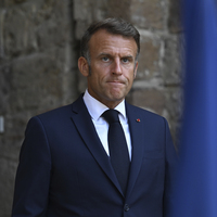 Fransa'da sokaklar karıştı: Macron karşıtlarından protesto