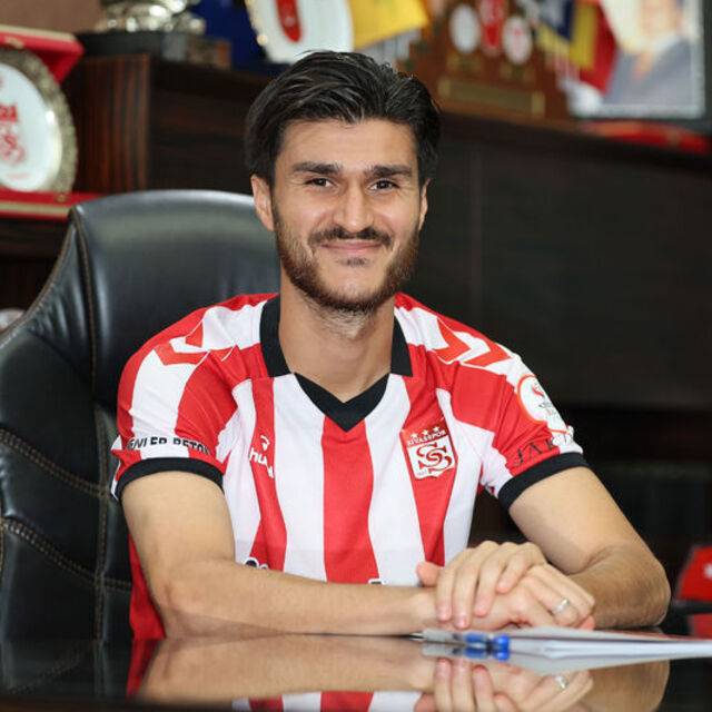 Yusuf Cihat Çelik resmen Sivasspor'da!
