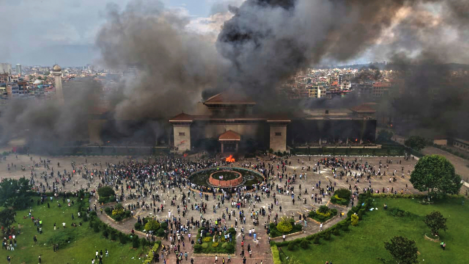Nepal'de protestolar sürüyor, talep erken seçim