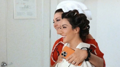 Gelininin doğum gününü kutladı