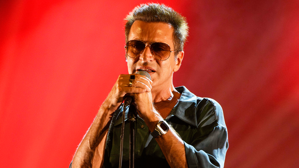 Harbiye'de sevenleriyle buluştu