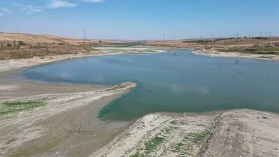 Kuraklık vurdu, gölette su kalmadı