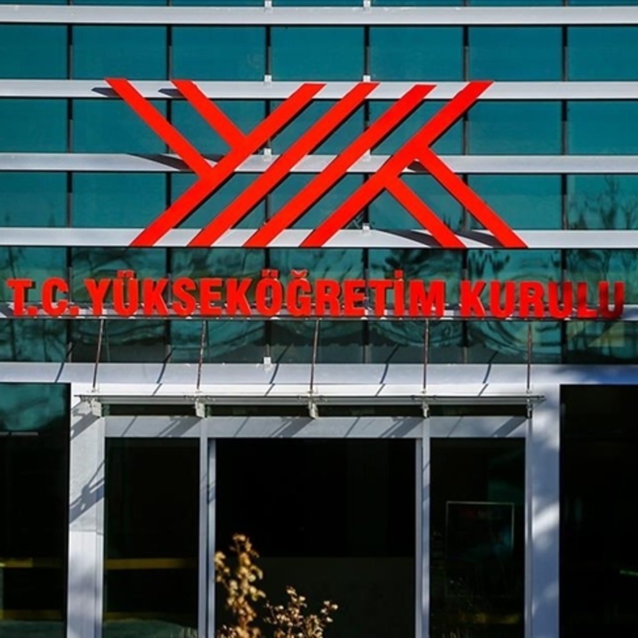 YÖK: Bilgi'de eğitim kesintisiz sürecek | Güncel Haber