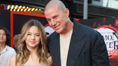 Baba-kız kırmızı halıda