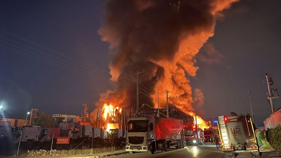 Kocaeli'de lojistik deposunda yangın